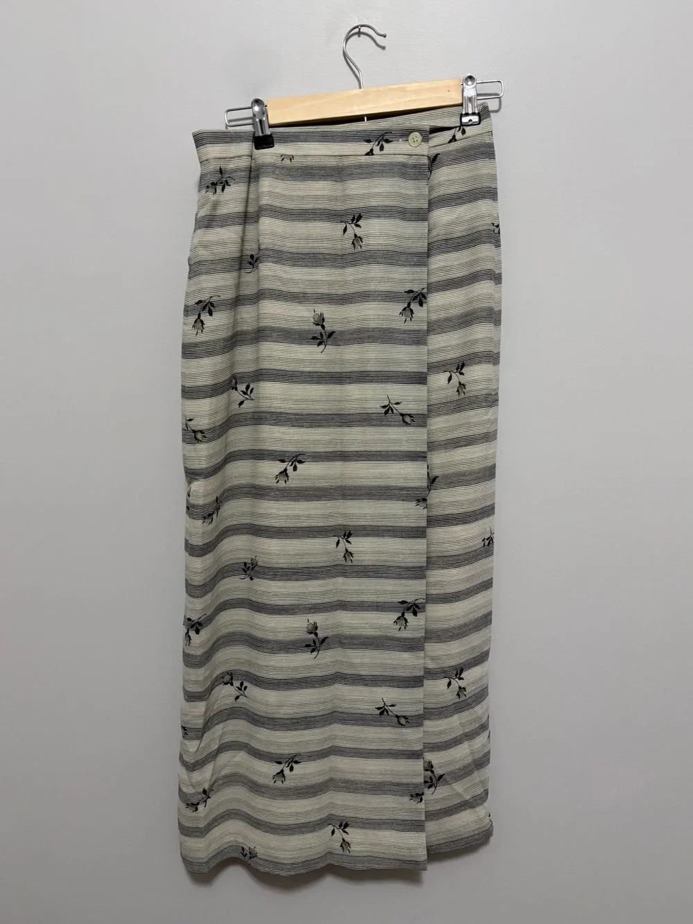 Vintage 90’s Chaus Preppy Wrapped Striped Gray & Cream Floral Skirt